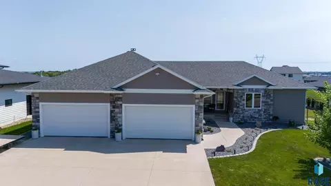 Exterior - 8401 E Roughlock St, Sioux Falls, SD 57110 photo 22 of 22