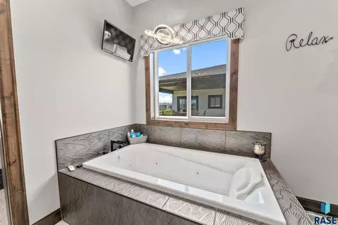 Bath - 8401 E Roughlock St, Sioux Falls, SD 57110 photo 8 of 10