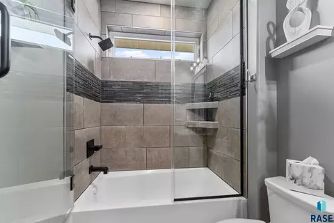 Bath - 8401 E Roughlock St, Sioux Falls, SD 57110 photo 4 of 10