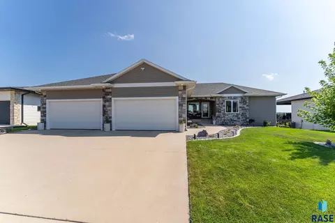 Exterior - 8401 E Roughlock St, Sioux Falls, SD 57110 photo 2 of 22