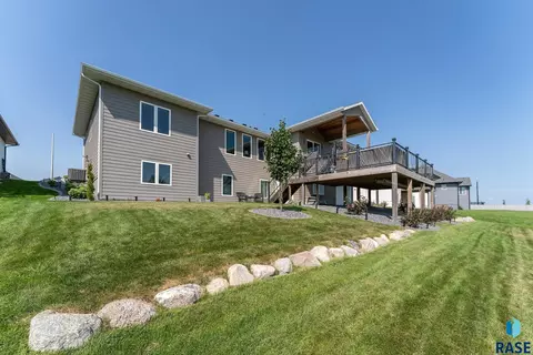 Exterior - 8401 E Roughlock St, Sioux Falls, SD 57110 photo 17 of 22