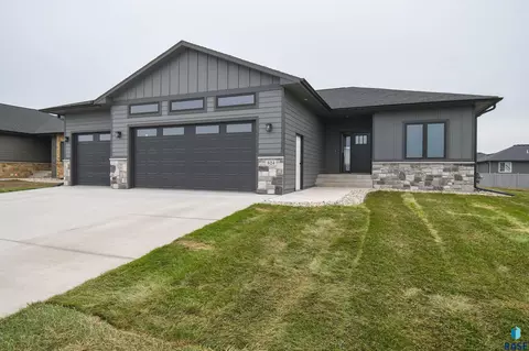 824 Almond Ave, Harrisburg, SD 57032
