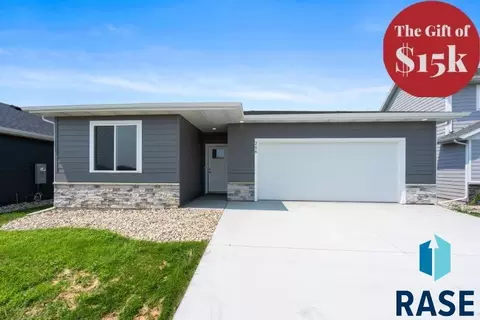 256 Lydia Ct, Harrisburg, SD 57032
