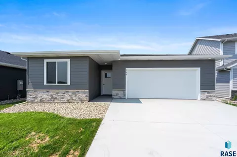 256 Lydia Ct, Harrisburg, SD 57032