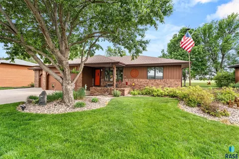 6105 W Oscar Howe Cir, Sioux Falls, SD 57106