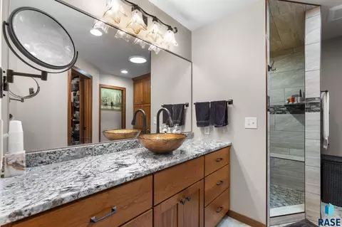 Bath - 3738 E Fox Run Pl, Sioux Falls, SD 57103 photo 1 of 6
