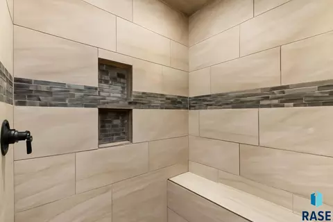 Bath - 3738 E Fox Run Pl, Sioux Falls, SD 57103 photo 3 of 6