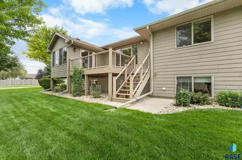 Exterior - 3738 E Fox Run Pl, Sioux Falls, SD 57103 photo 4 of 8