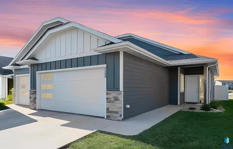 4500 E Leubecher Pl, Sioux Falls, SD 57108