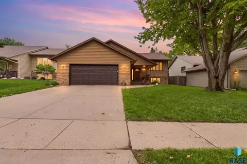5024 E Fernwood Dr, Sioux Falls, SD 57110
