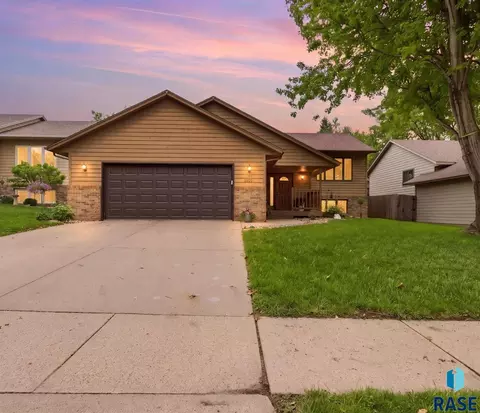 5024 E Fernwood Dr, Sioux Falls, SD 57110