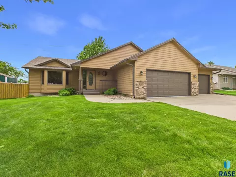 2505 S Theodore Ave, Sioux Falls, SD 57106