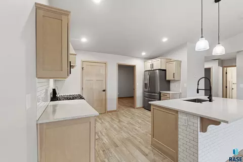 Kitchen - 20 W 20th Ave, Mitchell, SD 57301 photo 3 of 4