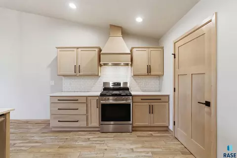 Kitchen - 20 W 20th Ave, Mitchell, SD 57301 photo 4 of 4