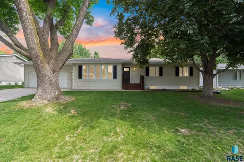 5504 W 51st St, Sioux Falls, SD 57106