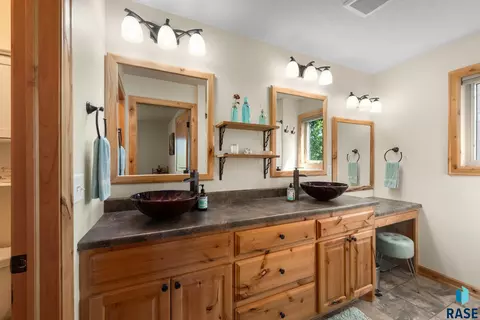 Bath - 760 Fox Ct, Tea, SD 57064 photo 1 of 5