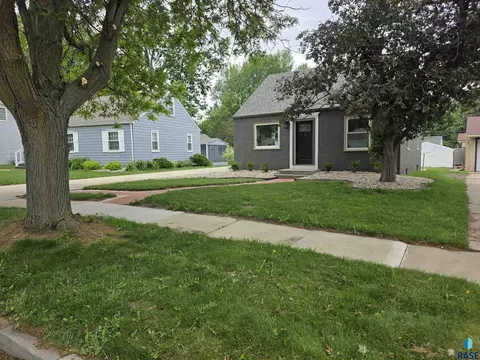 909 S Garfield Ave, Sioux Falls, SD 57104