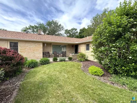 Exterior - 316 E 5th St, Miller, SD 57362 photo 20 of 21