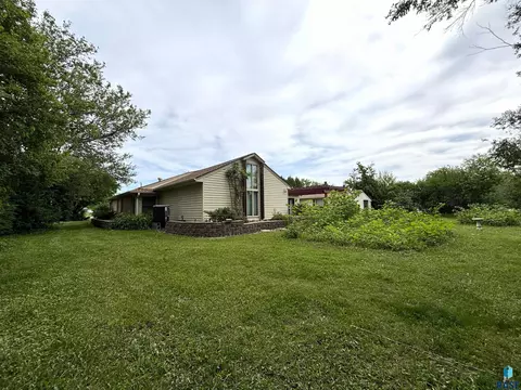 Exterior - 316 E 5th St, Miller, SD 57362 photo 15 of 21