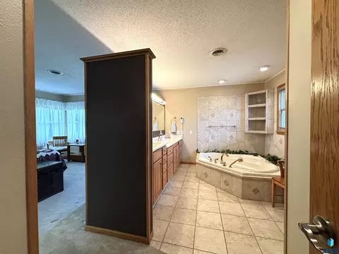 Bath - 316 E 5th St, Miller, SD 57362 photo 1 of 7