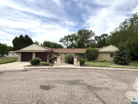 316 E 5th St, Miller, SD 57362