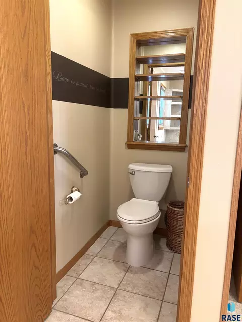 Bath - 316 E 5th St, Miller, SD 57362 photo 4 of 7