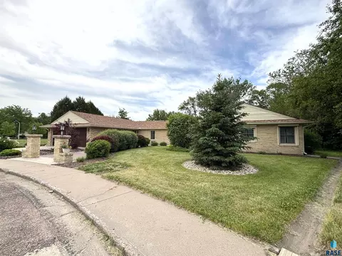 Exterior - 316 E 5th St, Miller, SD 57362 photo 19 of 21