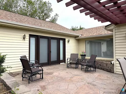 Exterior - 316 E 5th St, Miller, SD 57362 photo 12 of 21