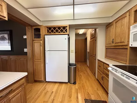 Kitchen - 316 E 5th St, Miller, SD 57362 photo 4 of 5