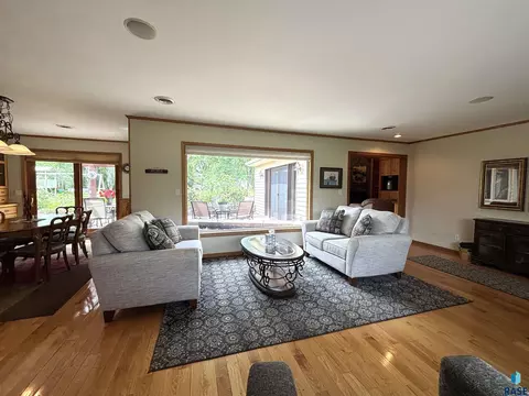 Living - 316 E 5th St, Miller, SD 57362 photo 11 of 14