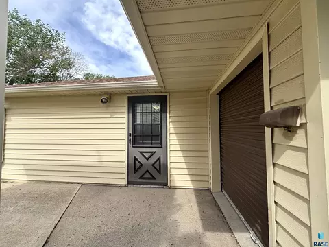 Exterior - 316 E 5th St, Miller, SD 57362 photo 6 of 21