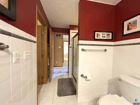 Bath - 316 E 5th St, Miller, SD 57362 photo 7 of 7