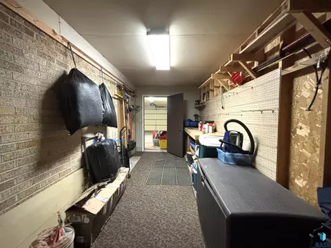 Entry Way - 316 E 5th St, Miller, SD 57362 photo 9 of 9