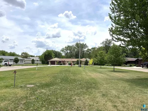 Exterior - 316 E 5th St, Miller, SD 57362 photo 21 of 21
