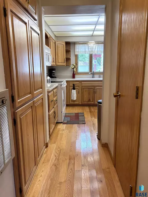 Entry Way - 316 E 5th St, Miller, SD 57362 photo 8 of 9