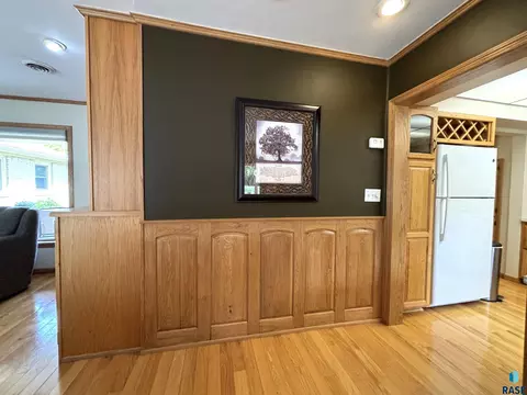 Entry Way - 316 E 5th St, Miller, SD 57362 photo 7 of 9