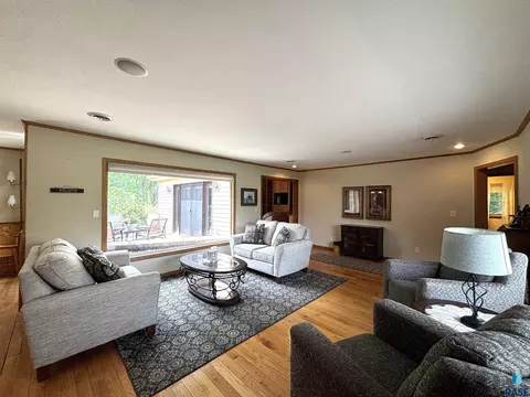 Living - 316 E 5th St, Miller, SD 57362 photo 10 of 14