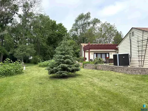 Exterior - 316 E 5th St, Miller, SD 57362 photo 7 of 21