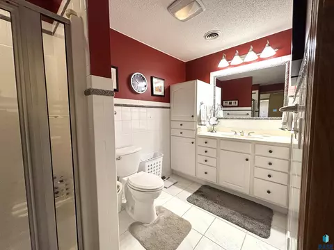 Bath - 316 E 5th St, Miller, SD 57362 photo 6 of 7