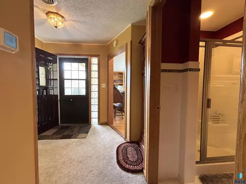 Entry Way - 316 E 5th St, Miller, SD 57362 photo 3 of 9
