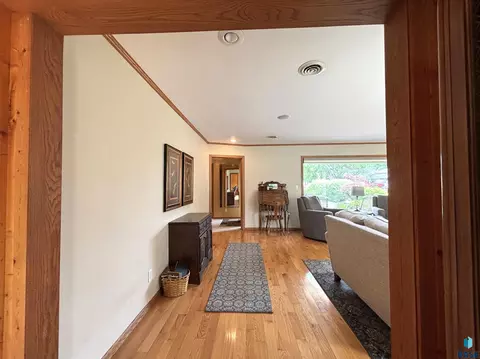 Entry Way - 316 E 5th St, Miller, SD 57362 photo 6 of 9