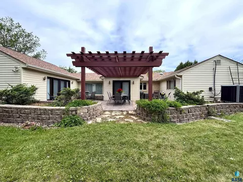 Exterior - 316 E 5th St, Miller, SD 57362 photo 11 of 21