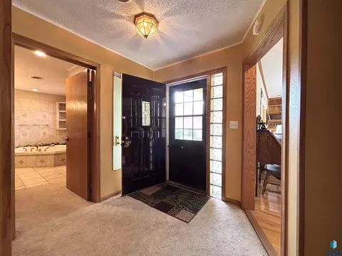 Entry Way - 316 E 5th St, Miller, SD 57362 photo 4 of 9