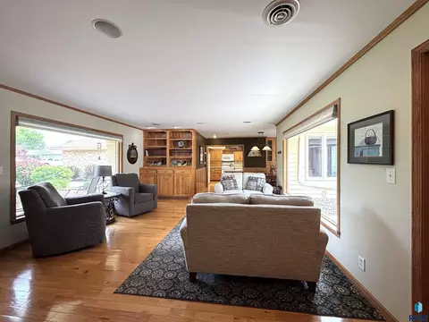 Living - 316 E 5th St, Miller, SD 57362 photo 9 of 14