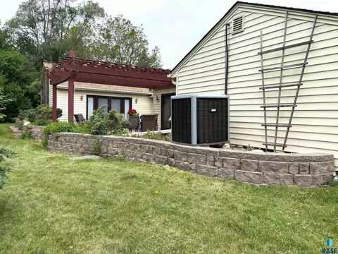 Exterior - 316 E 5th St, Miller, SD 57362 photo 8 of 21