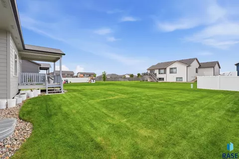 Exterior - 7212 E 49th St, Sioux Falls, SD 57110 photo 3 of 3