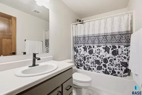 Bath - 7212 E 49th St, Sioux Falls, SD 57110 photo 3 of 3