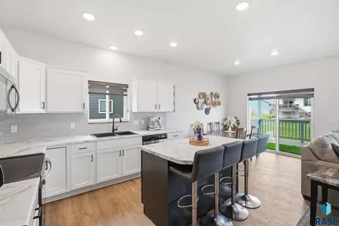 Kitchen - 7212 E 49th St, Sioux Falls, SD 57110 photo 3 of 3