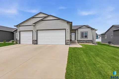 7212 E 49th St, Sioux Falls, SD 57110