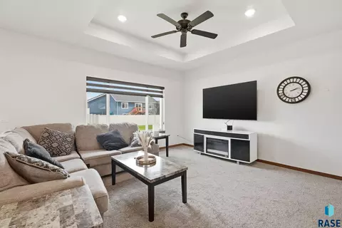 Living - 7212 E 49th St, Sioux Falls, SD 57110 photo 2 of 3